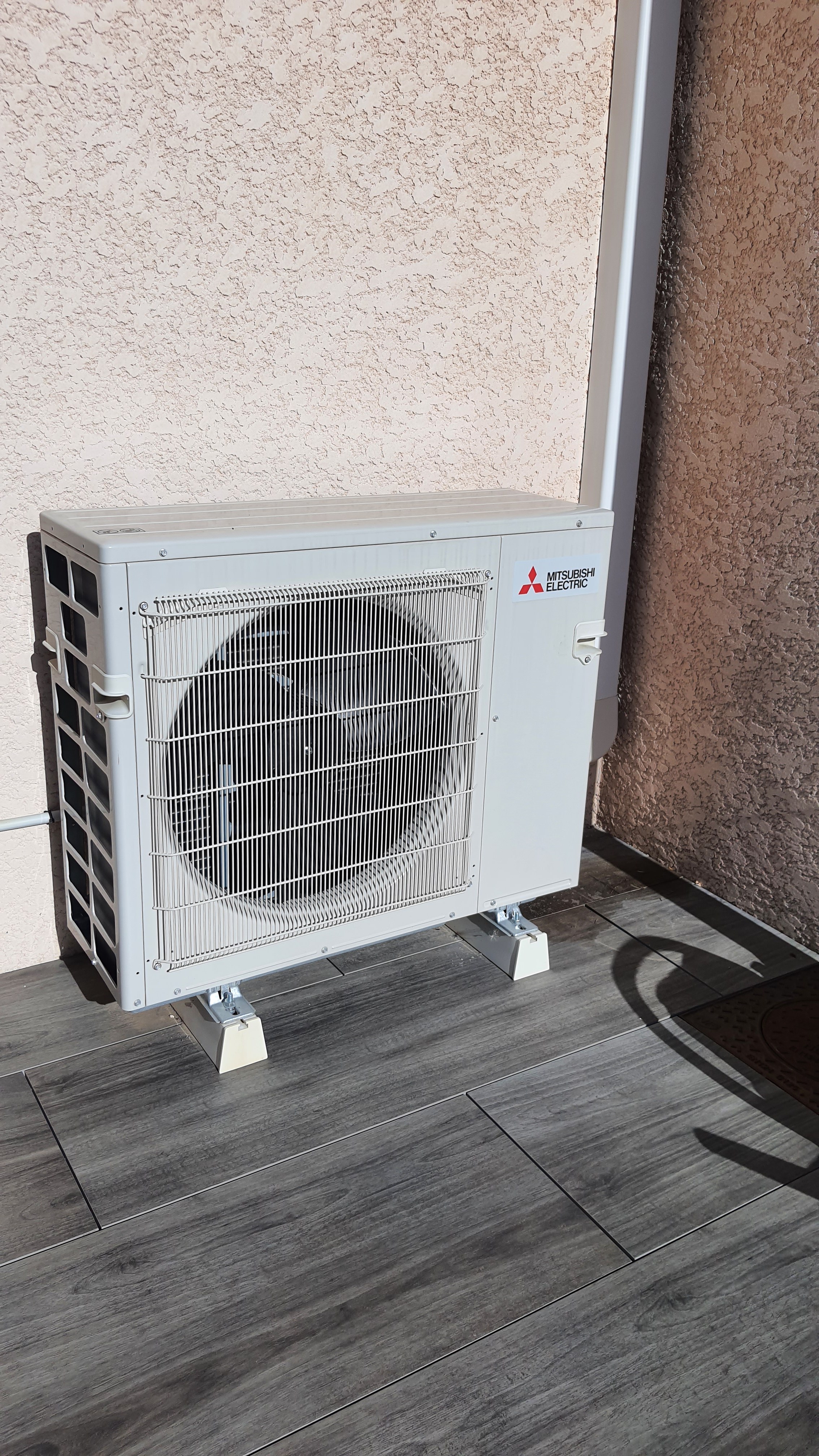 Climatisation réversible air/air — installation par ECEO