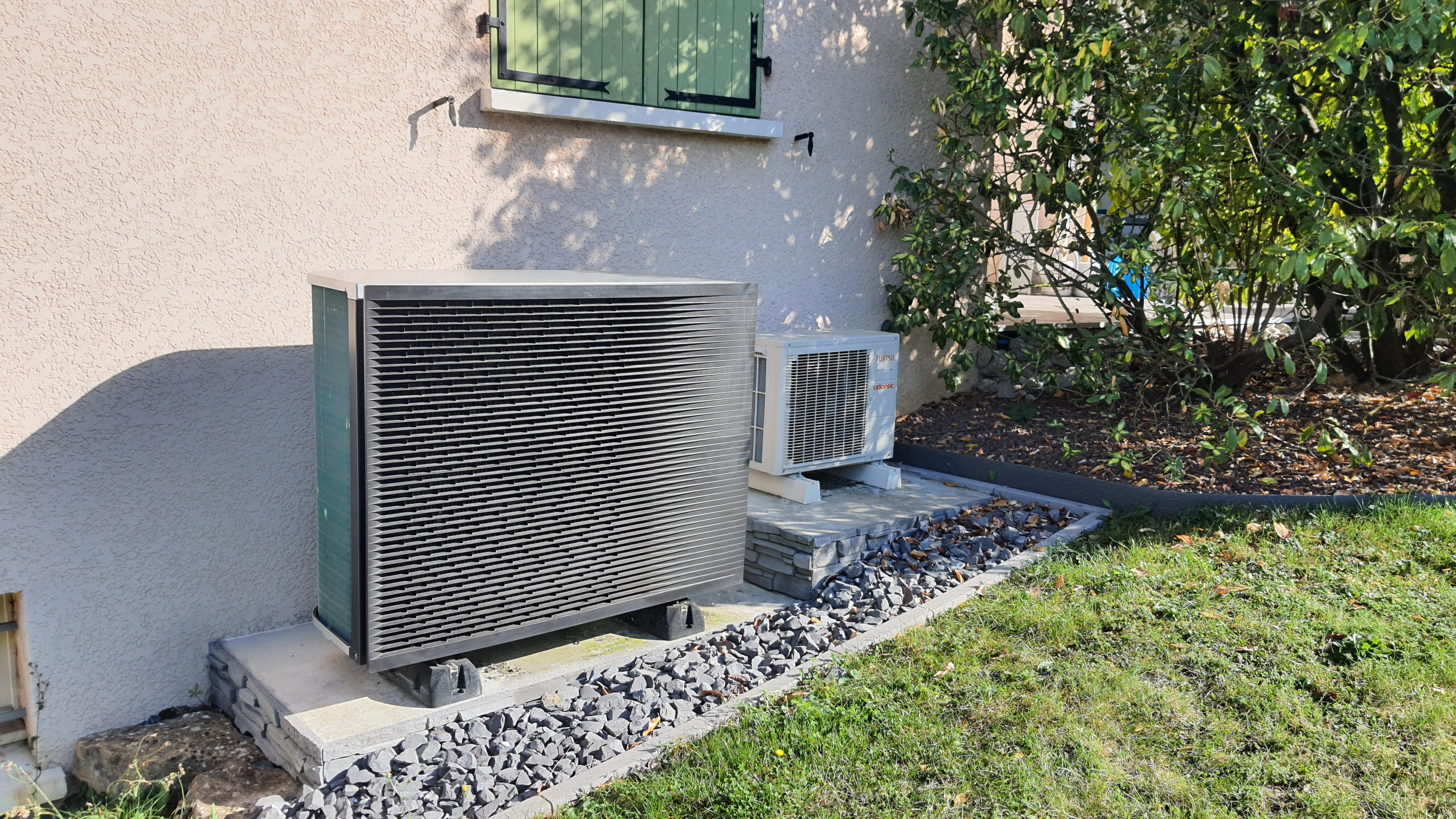 Pompe à chaleur air/eau Daikin installée par ECEO en Isère